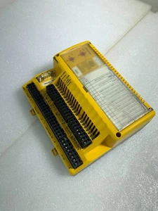 Pilz PSS SB DI8O8 301140 301140 Safety BUS Digital Input Output PLC Module - Picture 1 of 9