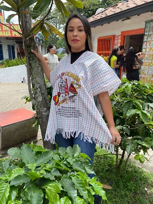 Подлинное пончо ручной работы из Медельина, Колумбия - Изображение 1 из 4