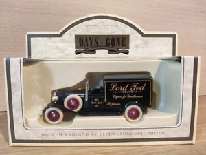 Lledo Days Gone #22001 1933 Packard Town Van (LORD TEDS CIGARS) (a5) - Picture 1 of 8