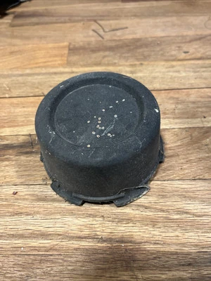 Nissan 1987-1997 carrocería dura D21 Pathfinder Nissan 720 llanta tapa central fabricante de equipos originales Foto 1 de 3