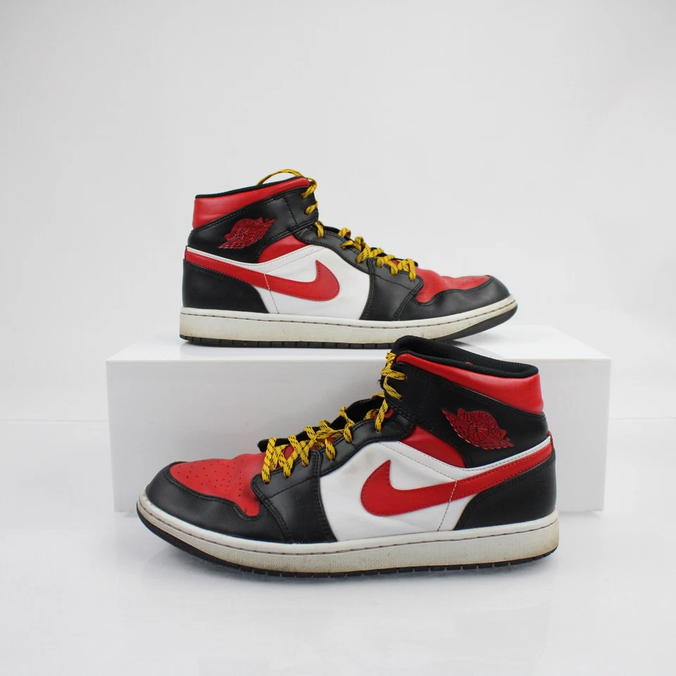 Air Jordan Basketball Shoe Men's Gold/Black Used - Image 1 of 1