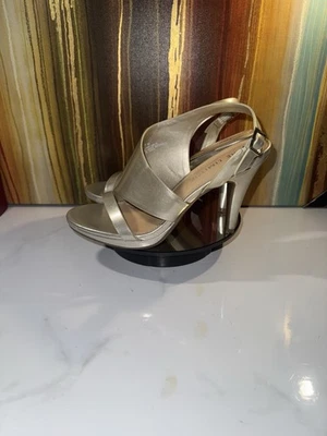 Salto The Limited Terra Champagne biqueira aberta feminino 7M - Imagem 1 de 4