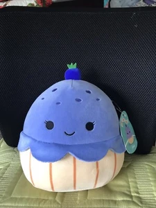 Neu mit Etikett Squishmallows Kelly Toy Jova der Heidelbeer-Muffin 9 Zoll - Bild 1 von 7