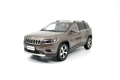 1:18 Scale Jeep Cherokee 2019 Diecast Model Car Collection Gift Children Toy - Image 1 of 4
