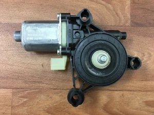 Seat Leon genuine Driver Side RH front window regulator motor 5Q0959802 - Picture 1 of 8