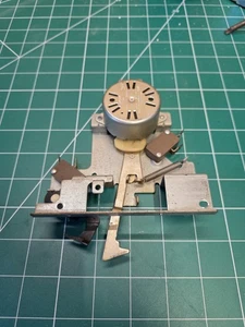 A9. KitchenAid Whirlpool Wand Backofen Herd Türriegel Baugruppe W11029221 8303692 - Bild 1 von 3