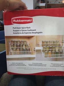 De Colección Rubbermaid Pull Down Spice Rack 18 Tarros Soporte Nuevo Sellado 2007 Montaje en Gabinete - Imagen 1 de 3