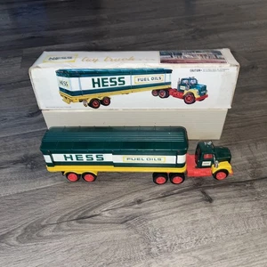 1976 HESS Toy Truck Fuel Oils Tractor Trailer W/ Box With Barrels Vintage - Picture 1 of 11
