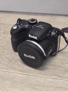 Kodak Pixpro AZ421 16.1MP Black Digital Camera Brilliant Condition and charger - Picture 1 of 9
