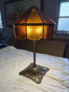 Vintage Brass Color Cast Iron Slag Glass Table Lamp Brown Amber Working - Picture 1 of 13