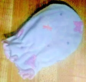 Unbranded Baby Girl Size Newborn Cotton Blend White Butterflies Hand Mitts - Picture 1 of 1