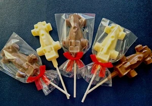 CHOCOLATE RACING CAR LOLLIPOPS/FORMULA 1/ SWEET/S/PARTY BAG FILLERS/STOCKING - Picture 1 of 1