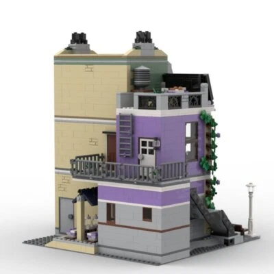 Crown Jewel: Alternate Build of Set 10278 Police Station 2373 Bricks MOC-72506 - Image 1 of 4