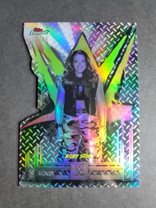 Zoey Stark 2025 Topps Finest WWE refractor troquelado común/99 - Imagen 1 de 2