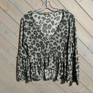 Top manga larga con dobladillo con volantes estampado de leopardo gris Altard State - para mujer talla M - Imagen 1 de 5