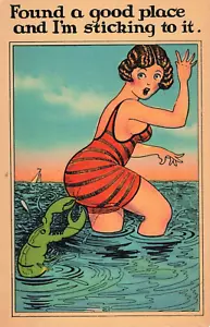 Cartolina d'epoca - non spedita / grande opera d'arte - Signora pizzicata dall'aragosta - umorismo - Foto 1 di 2
