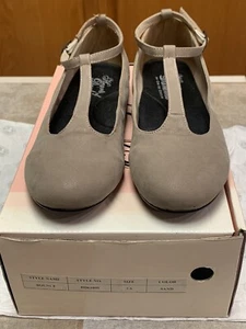 Hearts of Darkness by Cri de Coeur vegane sandfarbene T-Riemen-Flats Größe 7,5 - Bild 1 von 9