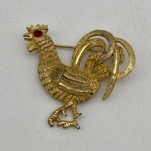 BSK Rooster Chicken Brooch Pin Gold Tone Rhinestone Eye 1.5" Vintage - Picture 1 of 8