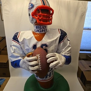 De colección 1997 NFL Bud Light Cerveza Inflable Fútbol Jugador Hombre Cueva Bar Piscina Flotador - Imagen 1 de 12