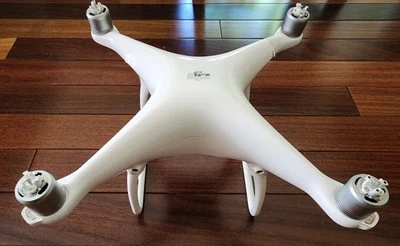 DJI Phantom 4 4K Drone - White WM330A DRONE FOR PARTS - Crashed See Photos - Image 1 of 4
