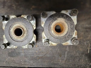 02 Polaris Sportsman 90 Rear Wheel Hubs 0450408 2001-2006 - Picture 1 of 3