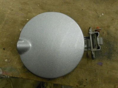 Dodge Grand Caravan Chrysler Town & Country Ram C/V Routan tapa de gas plateada Foto 1 de 4