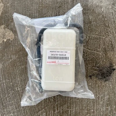 Tanque de reserva de radiador genuino Toyota Corolla KE20 KE30 KE70 Celica TA22 Foto 1 de 4