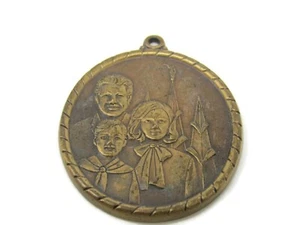 Family Man Woman Child in Front of Church Building Medal Pendant Vintage Quality - Picture 1 of 5