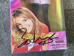 BRITNEY SPEARS BABY ONE MORE TIME PUPPE FIGUR VERPACKT NEU ORIG PERSÖNLICH SIGNIERT - Bild 1 von 3