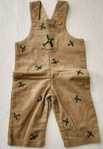 Markenlose Jungen 6/9 Monate braune Cord-Overalls bestickte Flugzeuge - Bild 1 von 10