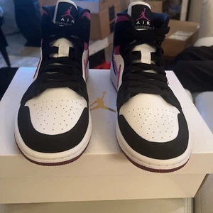 Size 8.5 - Air Jordan 1 Mid Cactus Flower W - Picture 1 of 9