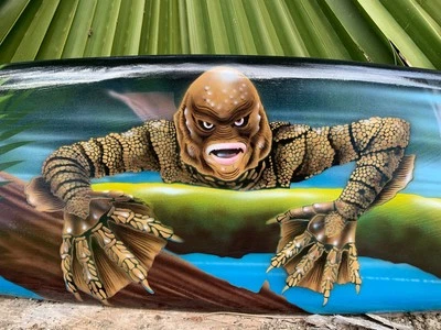 Tabla de surf decorativa Creature From the Black Lagoon placa de pared madera de mango Foto 1 de 4