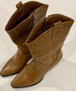 Traumpaar Damen Westernstiefel, kastanienbraun mit goldenen Nieten.  Größe 8 Neu ohne Etikett - Bild 1 von 6