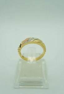 Anello in oro 18 kt giallo e bianco con zirconi incastonati - Foto 1 di 9