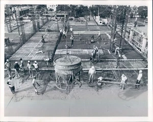 1976 Pressefoto Bauarbeiter Omni International Mall 70er Jahre Miami - Bild 1 von 2