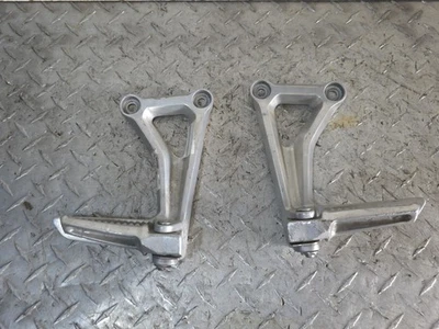Honda CBR 650f 2014-2018 OEM LADO IZQUIERDO Y DERECHO PASAJERO CONJUNTO ESTRIBO TRASERO Foto 1 de 4