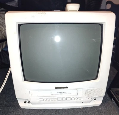 Panasonic TV VHS Radio Kombi - Beide Fernbedienungen!! Schwer zu finden. PV-C1350W Bitte Lesen - Bild 1 von 4