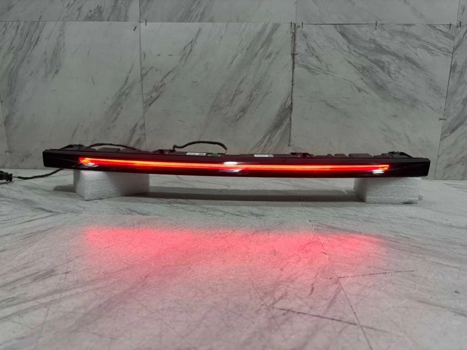 2024 2025 LAND ROVER RANGE ROVER HSE LUZ TRASERA CENTRAL OEM TERCERA LUZ DE FRENO LED Foto 1 de 4