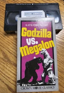 Godzilla vs Megalon VHS Tape Crown Movie Classics 1976 Vintage Black & White  - Imagen 1 de 5