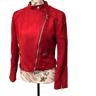 Jaqueta grunge Zara vermelha camurça sintética motociclista zíper assimétrico - Imagem 1 de 4