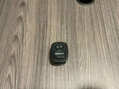 Переключатель управления боковым зеркалом 2001-2007 Toyota Sequoia 183574 от оригинального производителя - Изображение 1 из 2