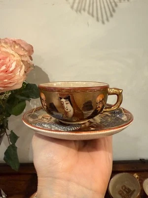 Antigua taza de té y platillo japonés Satsuma Foto 1 de 4