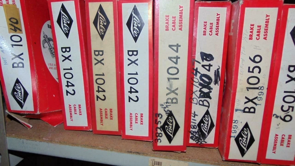 Cable de freno trasero Lisle BX1065 para Mercury 1958 (excluyendo sedán Parklane Phaeton) Foto 1 de 1