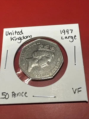 1997 Great Britain 50 Pence Coin, Elizabeth II - Combine Shipping - Bin 3 - Image 1 of 4