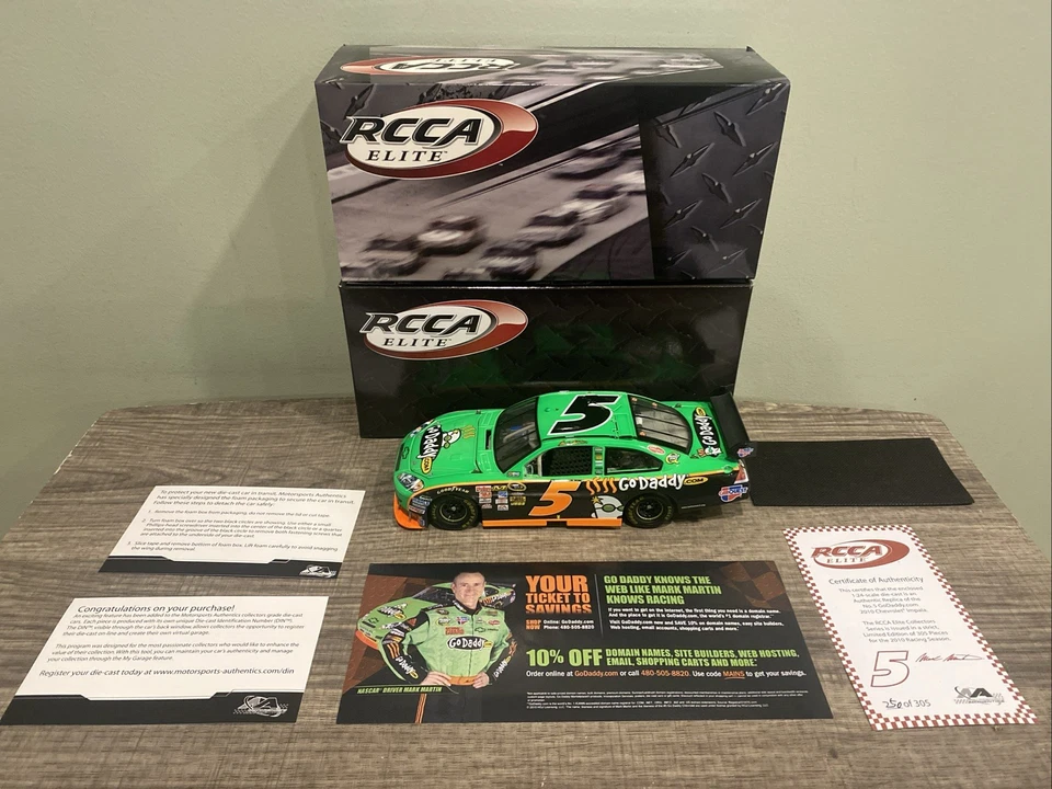 Mark Martin #5 Godaddy Elite RCCA Elite 2010 diecast 1:24 250/305 Foto 1 de 4
