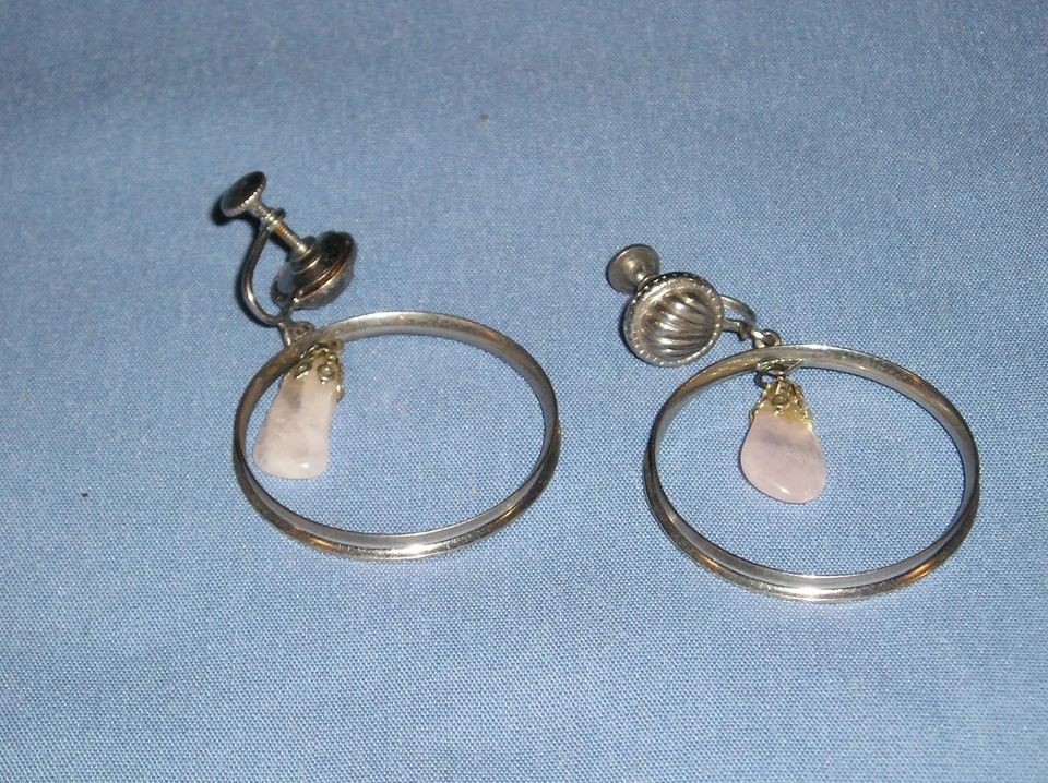 JR-35 - Loop earrings with Quartz tangles with screws backs - Image 1 of 1