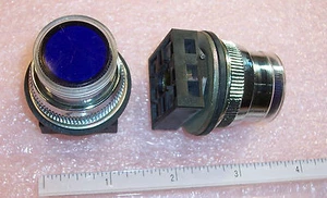 QTY (1) 30/PRL5 ERSCE PURPLE FLUSH OPERATOR PUSHBUTTON W/ METAL FIXING 30mm - Picture 1 of 5