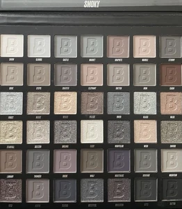 NEW BOXED BEAUTY BAY SMOKY 42 COLOUR EYESHADOW PALETTE RRP £25  - Picture 1 of 3