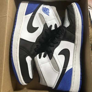 Nike Air Jordan 1 Mid Royal Black Toe Men's Size 8 US 852542-102 Blue Black Shoe - Picture 1 of 6
