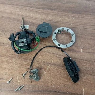 Juego de bloqueo de encendido llave tapa combustible bloqueo asiento Suzuki GSXR600 GSXR750 SRAD 1996-2000 Foto 1 de 4